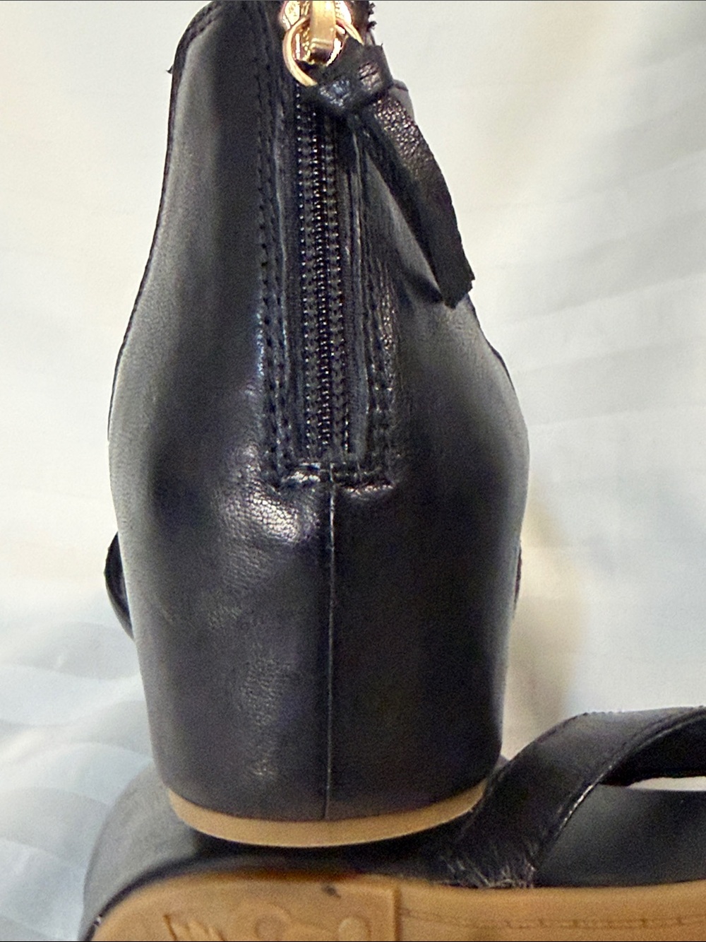 Söfft Black Leather Gladiator Wedge Sandals Gold Hardware - Size 10 - Picture 11 of 12